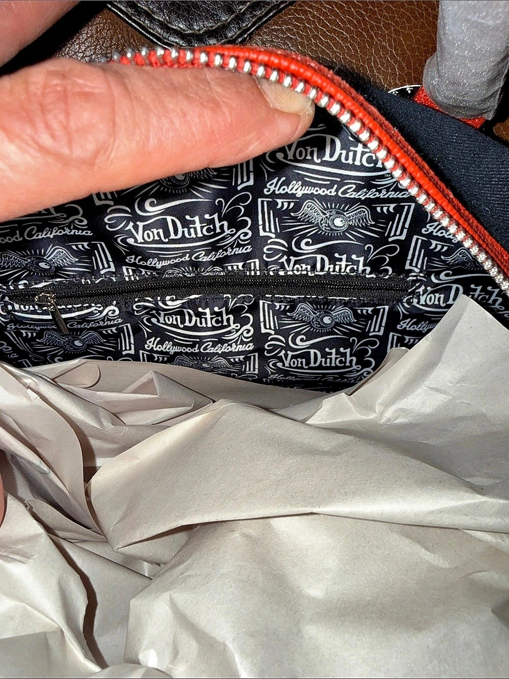 Von Dutch Hollywood Skatepark Duffle Bag in Black & Red NWT - Picture 5 of 7